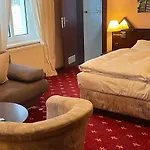 & Restaurant Bergschloesschen Hotel Buckow