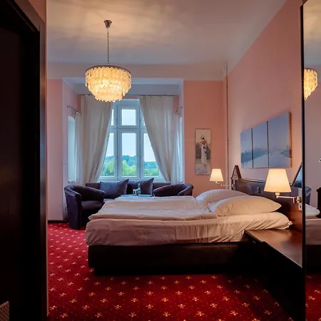 & Restaurant Bergschloesschen 3* باكو