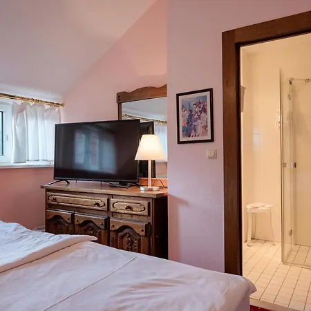 & Restaurant Bergschloesschen 3* باكو