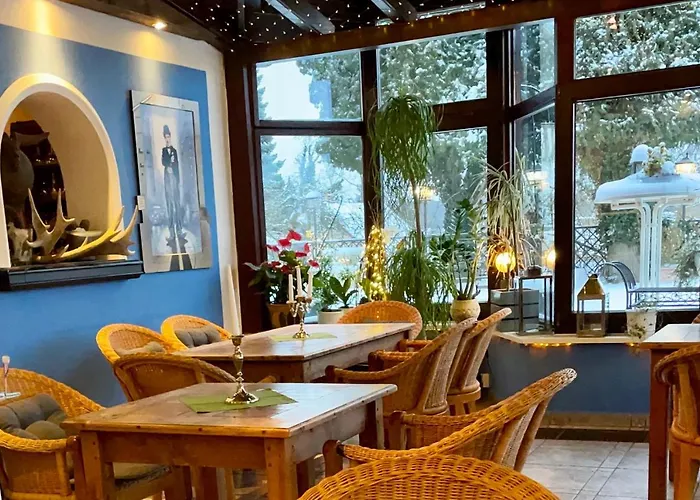 & Restaurant Bergschloesschen فندق باكو