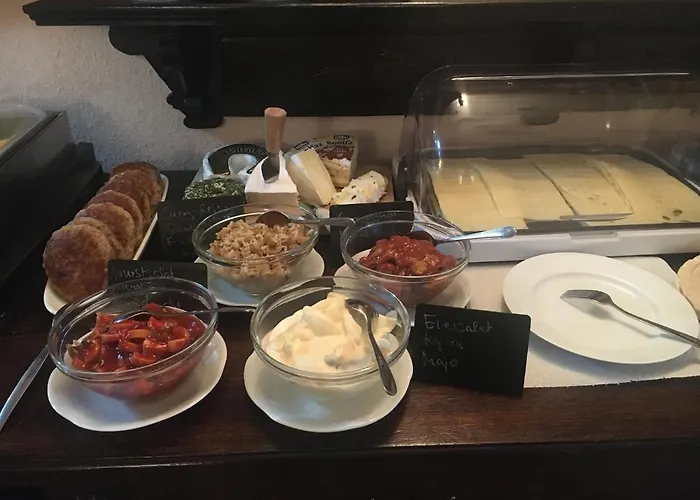 & Restaurant Bergschloesschen 3* باكو