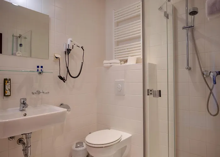 & Restaurant Bergschloesschen 3* باكو